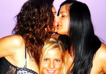 Chatterin  MiaDiamond+CindyLoves+CandySophie